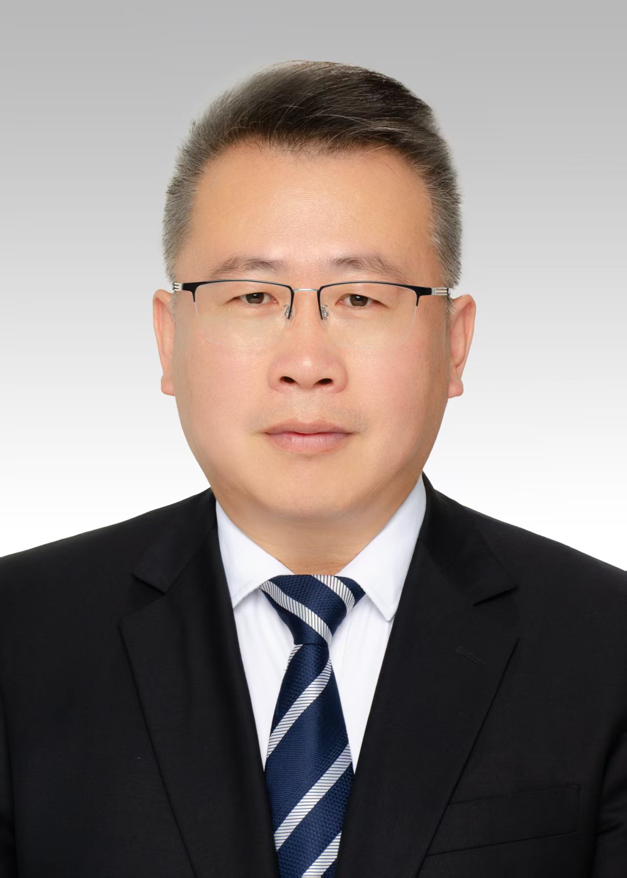 马拓 站前区政府党组成员、副区长